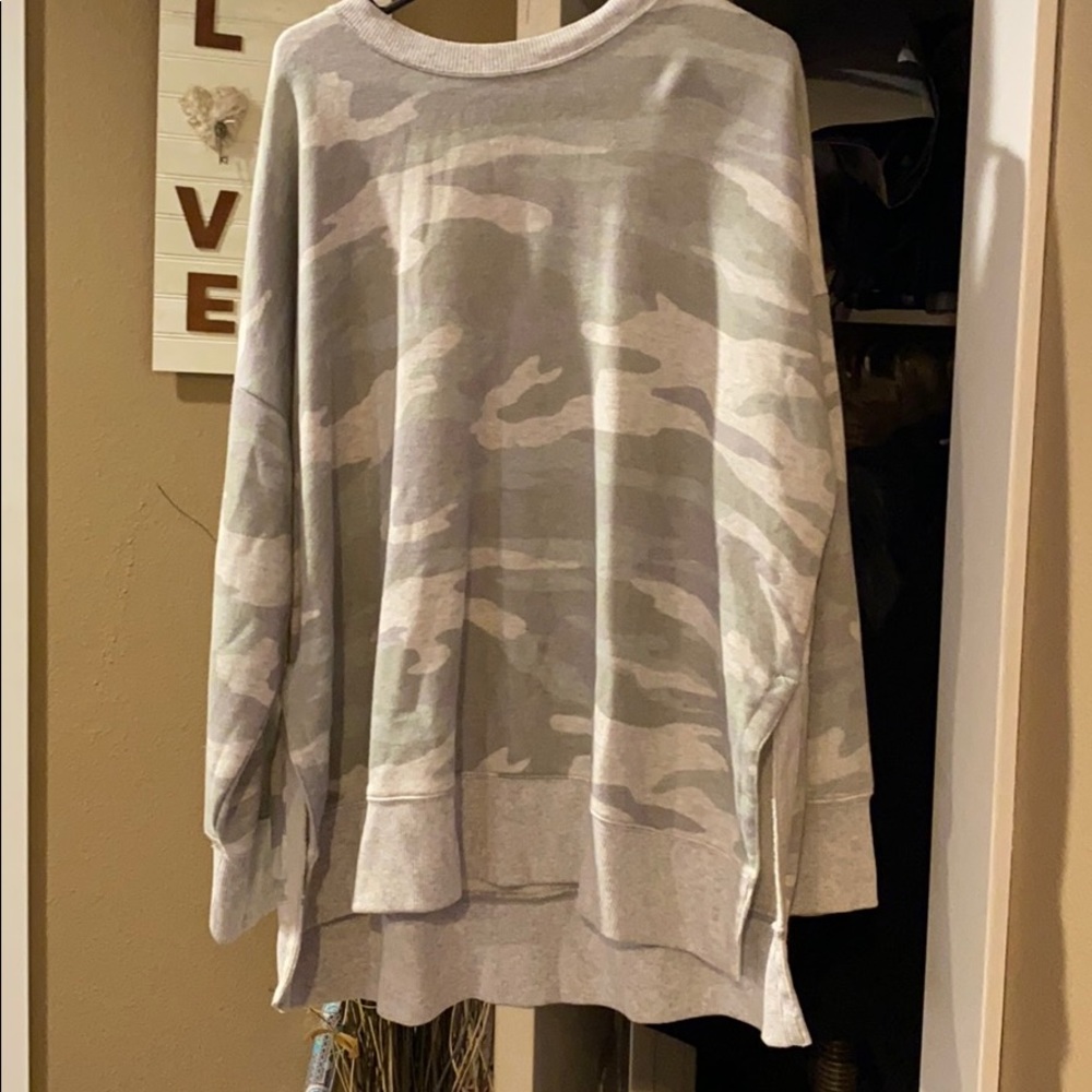 NWOT aerie sweater. Too big for me. Only tried on